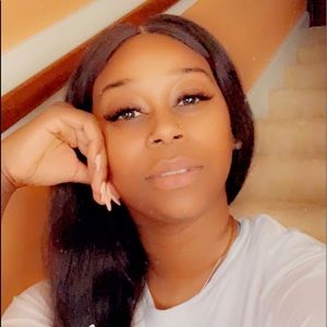 Meet your Posher, Mona